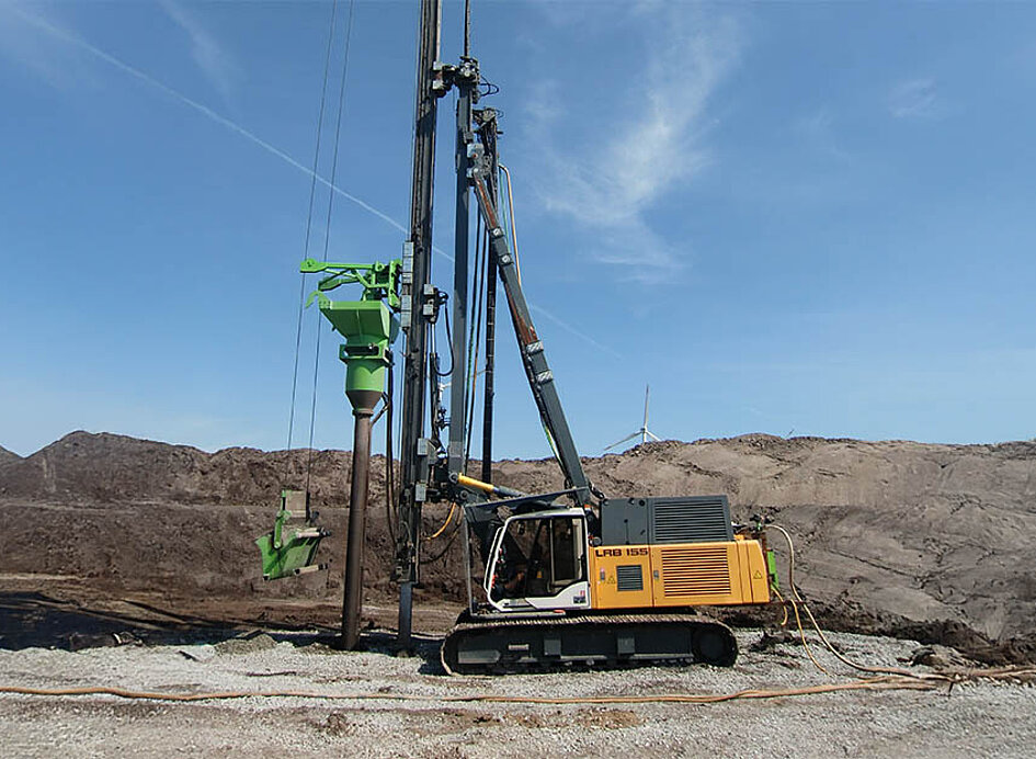 Rüttelstopfverdichtung auf einer Baustelle