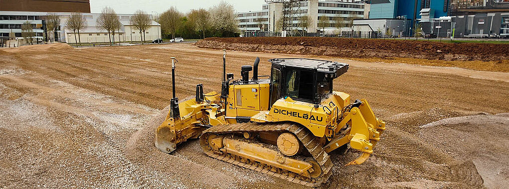 Maschinensteuerung auf einer Raupe - Hintergrund Baustelle