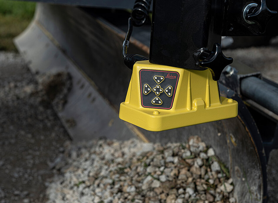 Leica Produkt für 2D-Maschinensteuerung am Grader