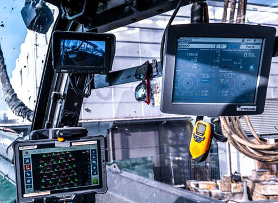 Baukabine Innenbereich mit Displays zur Steuerung der Maschine