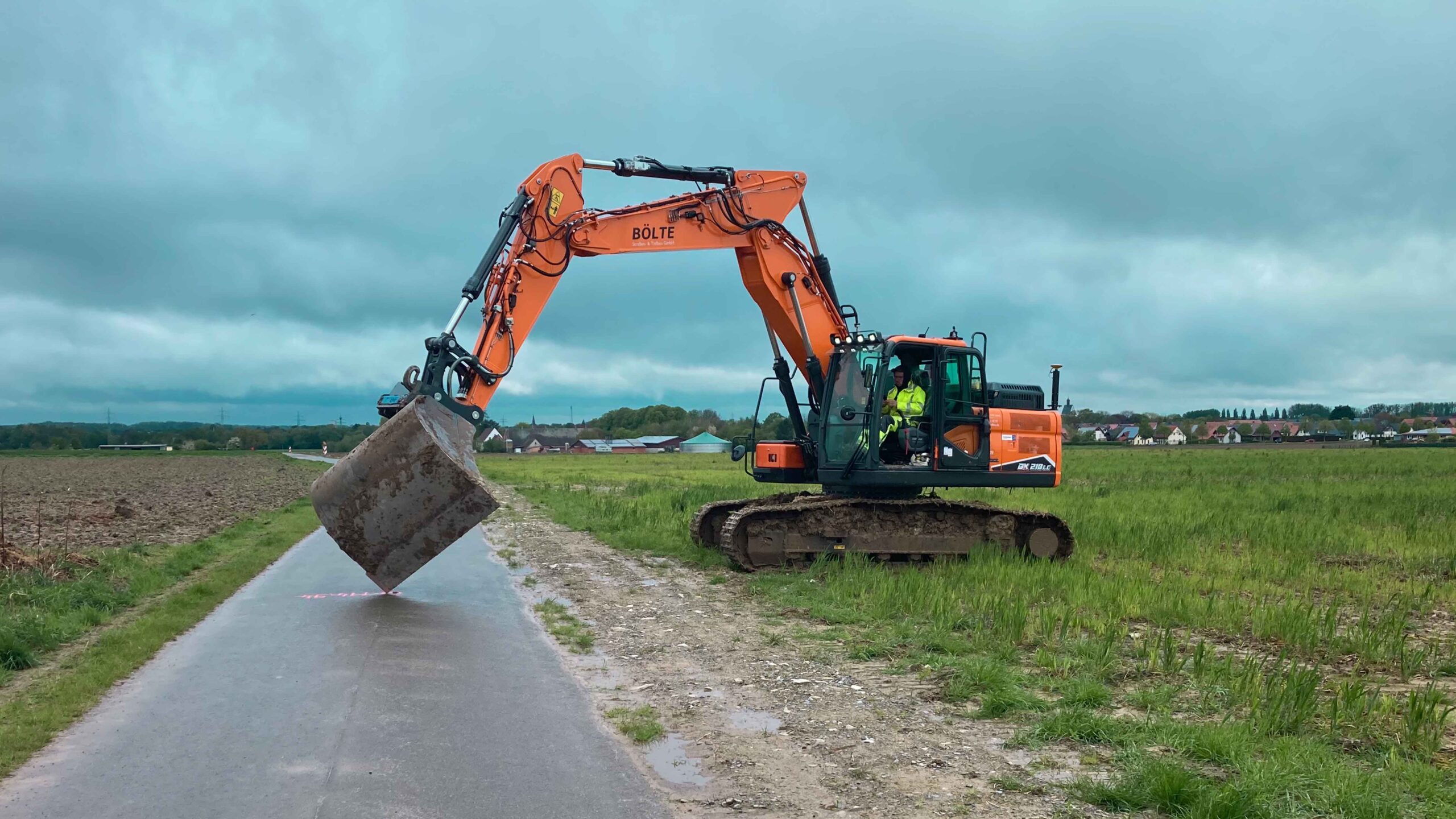 Bagger mit Steuerung und Semiautomatik